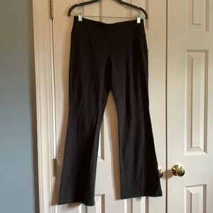 New York & Company gray bootcut yoga pants A000